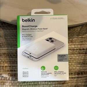 belkin BoostCharge Magnetic Wireless Power Bank - White, Silver Accents
